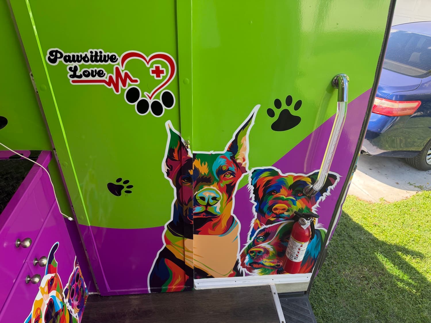 Van de peluquería canina a domicilio de Pawsitive Love Dog